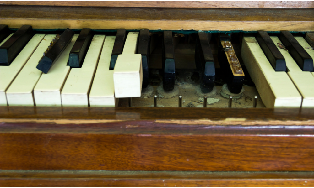 Broken piano